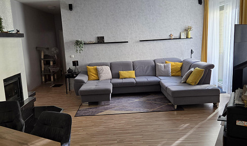 Completely renovated 5-room apartment.