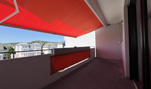 Offene 2-Zimmer-Wohnung mit Balkon und Blick auf den Johannisberg