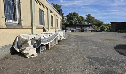 Commercial/Warehouse building | Crane | 400V power supply | Truck access | Close to the A1 motorway.