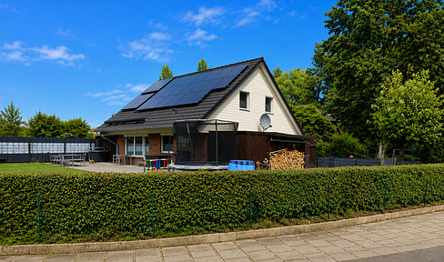 Modernisiertes Einfamilienhaus in ruhiger Sackgassenlage mit Kamin, PV-Anlage und großem Grundstück