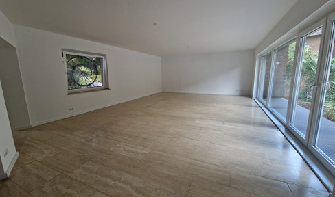 Buchholz! House within a house - 156 square meter ground floor apartment with terrace, garden, and large garage.