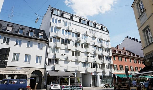 One-bedroom apartment for rent with a balcony, located in the Maxvorstadt district.