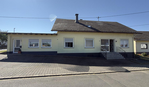 Detached house with a separate apartment in the attic, plus an extension.