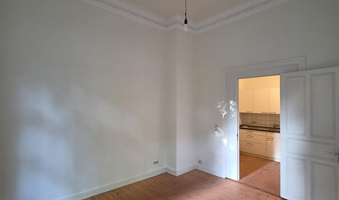 Modernisierter Altbau - mit 4 Meter hohen Stuckdecken im Herzen von Eimsbüttel