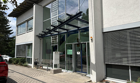 Großzügige Räumlichkeiten für Praxisnutzung oder Bürounternehmen