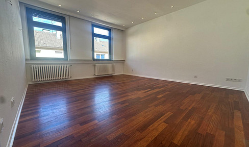 Frisch renovierte, helle 3 - Zimmer Wohnung in ruhigem Haus direkt an den Barmer Anlagen
