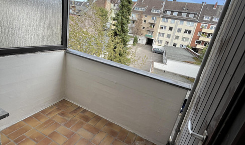 Bright, renovated apartment with a balcony.
