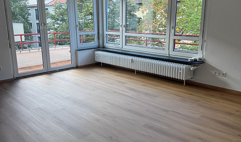2-room apartment in MA-Lindenhof, newly renovated, with a renovated bathroom, fitted kitchen, and balcony.