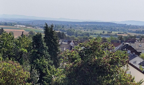 Großes Reihenhaus mit Weitblick und viel Potential