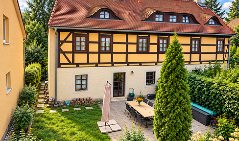 Idylisches Fachwerkhaus im Grünen mit eigenem Gartenanteil