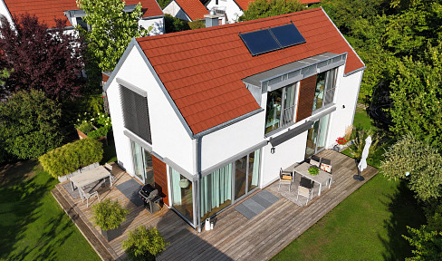 Commission-free: Energy-efficient single-family home with a garden, double garage, and good transport links.