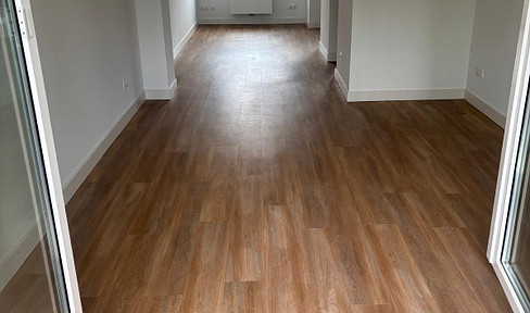 Bright, modern 2-room apartment with a balcony and fitted kitchen.