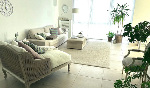 Beautiful split-level apartment with a garage, located near Schwarzwaldstraße in the southeastern part of the city.