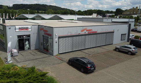 Commercial property with 850 square meters of building space on a 3,166 square meter lot in Detmold, located on the B239 highway – Currently rented out and in a prime location.