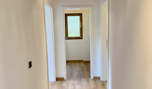 Wohnen in renoviertem Einfamilienhaus mit Zugang ins Grüne, Garage und Gartenhaus