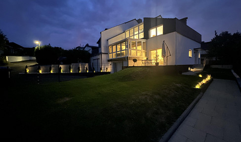 Exceptional architect-designed house – high-quality renovated with a conservatory and underground garage.