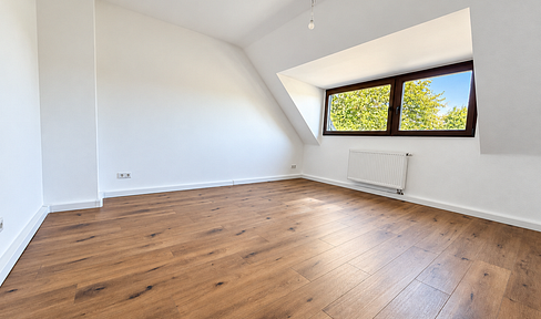 Dachgeschosstraum + Garten+ Spitzboden  - sofort verfügbar