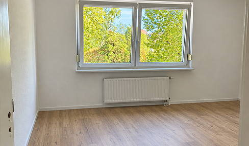 First occupancy after complete renovation: 2-room apartment with balcony, fitted kitchen, and smart home features.