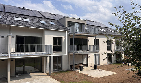 Modern, newly built 2-room apartment with a kitchen, balcony, and 2 parking spaces in Nürtingen-Oberensingen.
