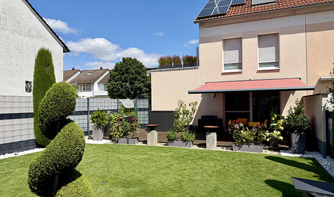 Move in and feel at home: KfW-55 energy-efficient terraced house with a garden and a large roof terrace.