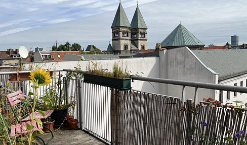 Helle Dachgeschosswohnung mit Dachterrasse mitten in Kreuzberg