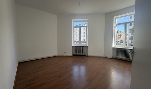 Central 3-room apartment in Nordend, with fitted kitchen and daylight bathroom.