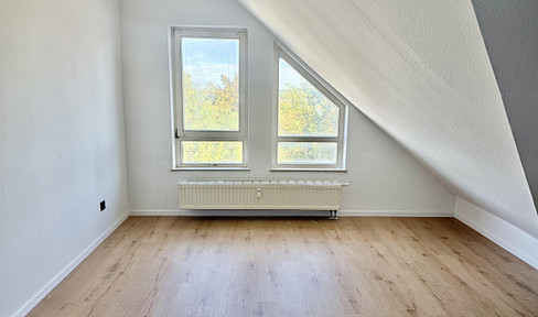 2-Zimmer-Maisonette mit Blick ins Grüne und zum See, frisch renoviert, 42 qm, TG-Stellplatz