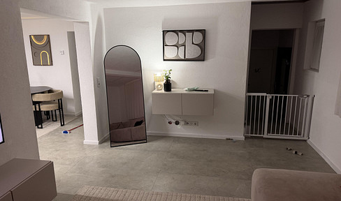 Terraced house with corner plot, garage, basement, and 5 rooms – for sale by owner.