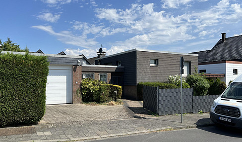FREE OF AGENCY FEES! Bungalow in need of renovation, located near Schlebusch, with significant potential for expansion.