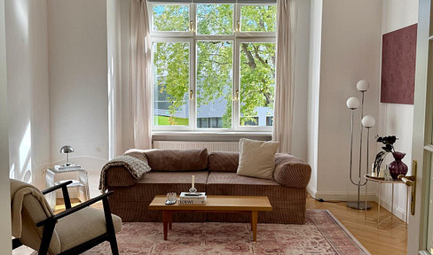 Lichtdurchflutete 4-Zimmer-Altbauwohnung mit Balkon & Garten
