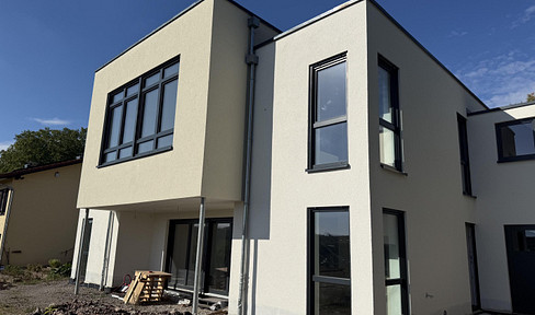 Modern new building, constructed with solid construction methods - First occupancy.