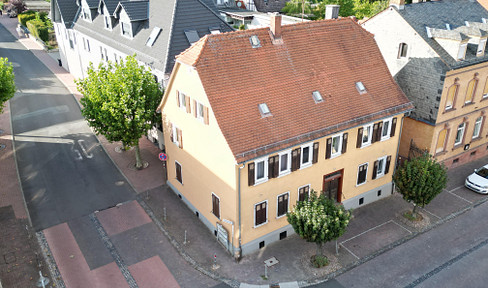 Former council/school building, a listed multi-family building in Friedrichsdorf.