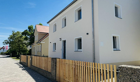 Apartment with 4-5 rooms and a share of the garden (brand new, after complete renovation).