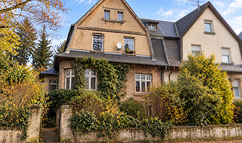 Charming historic house with character, located in a prime location – a unique property in need of renovation.