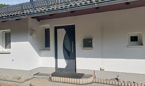 Schöne Wohnung mit zwei Balkonen im Grünen