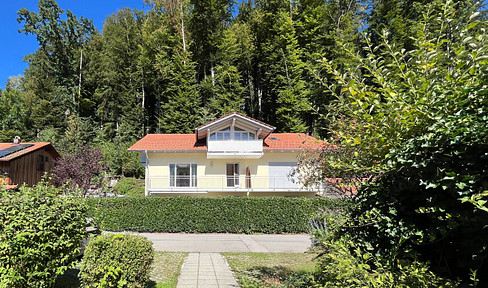 Brand new, sunny 3-room apartment.