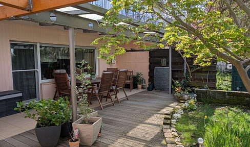 Private: Semi-detached house in Urmitz, with 7 rooms, 2 bathrooms, a garage, and a garden.