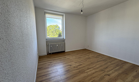 2-room apartment with balcony, available immediately.
