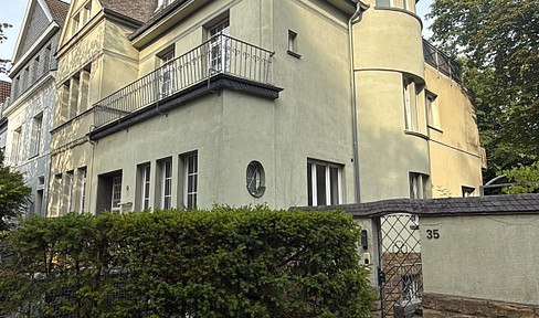 Schöne 2-Zimmer-Souterrainwohnung mit Einbauküche und Gemeinschaftsgarten