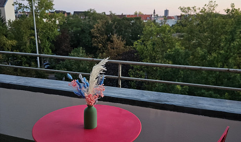 Furnished 3-room apartment available for rent to a group of 3 people, located near Heidelberger Platz, close to the Free University of Berlin (FU) and the Charité dental clinic.