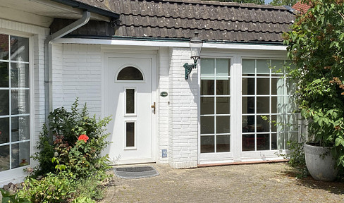 Detached single-family house with a separate apartment.