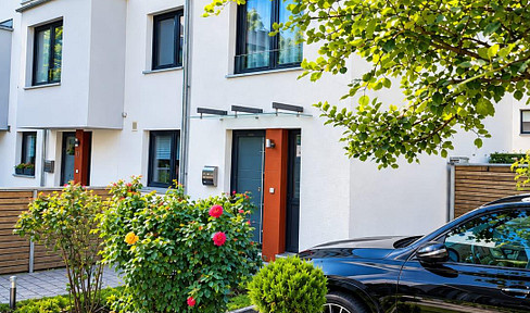 Brand new semi-detached house (built in 2017) with a southwest-facing garden, energy efficiency rating A, and close proximity to the S-Bahn (suburban train).