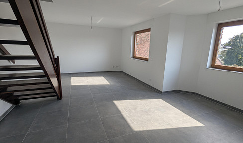 Completely renovated 3-room maisonette apartment with 2 bathrooms, located in a central yet quiet area.