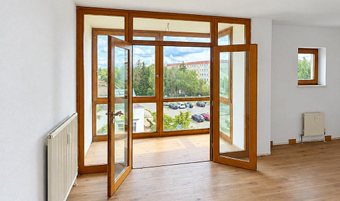 Bright 3-room apartment with a conservatory in Velten, just a few minutes from the train station.