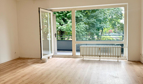 2-room apartment with balcony and elevator.