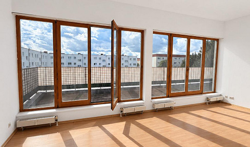 Dachgeschoss mit rund 28 m² Terrasse über die ganze Breite, 3 Zimmer, wenige Minuten zum Bahnhof