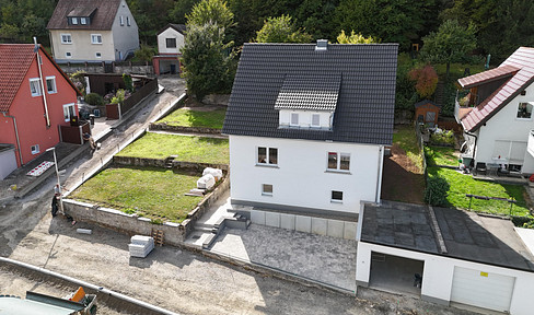 Completely modernized single-family home with a large plot, available for immediate occupancy.