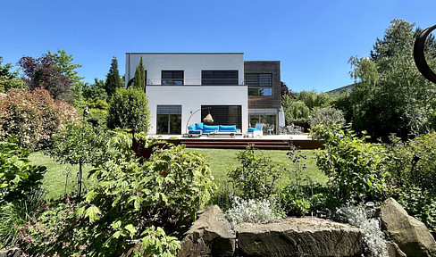 FURNITURE-FREE: Designer loft apartment with natural elements – exceptional living in the heart of Bensberg.