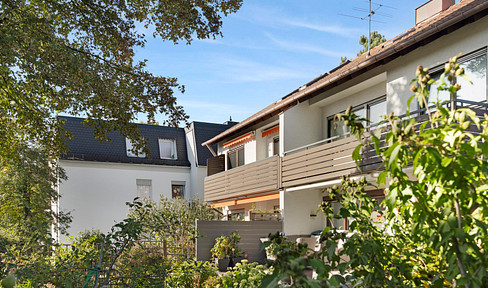 99 m² maisonette apartment with two living levels and a private garage.