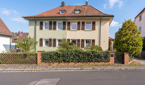 Renovated semi-detached house with charm, a garden, a garage, and potential for further development in the attic.